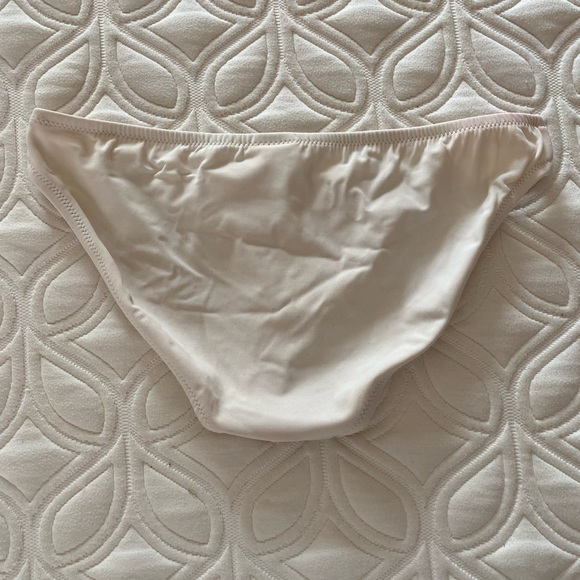 White bikini bottoms - Picture 2 of 3